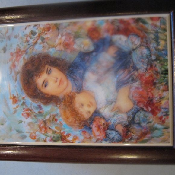 Jewelry Box  By Edna Hibel with a tile color Mother & Child - Picture 2 of 3